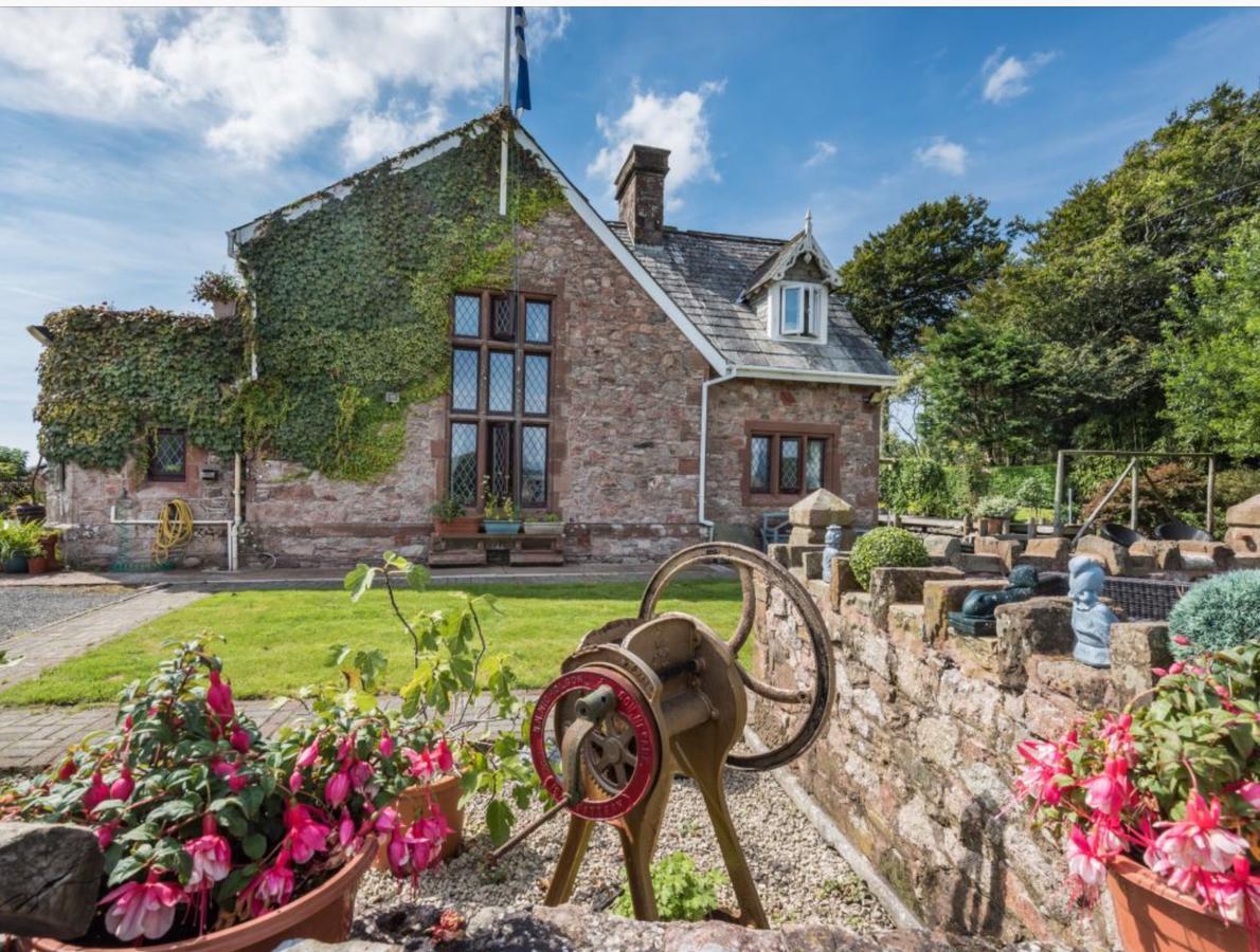 The Old School And Betty'S B&B Whitehaven Exterior foto